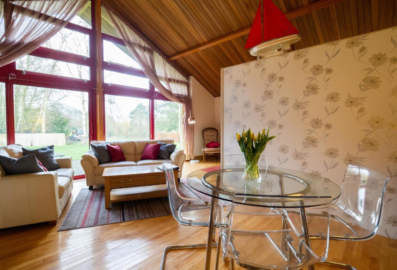 Surlingham Lodge Studio Large Family Cottage NWI Buitenkant foto