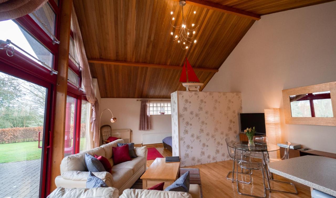 Surlingham Lodge Studio Large Family Cottage NWI Buitenkant foto