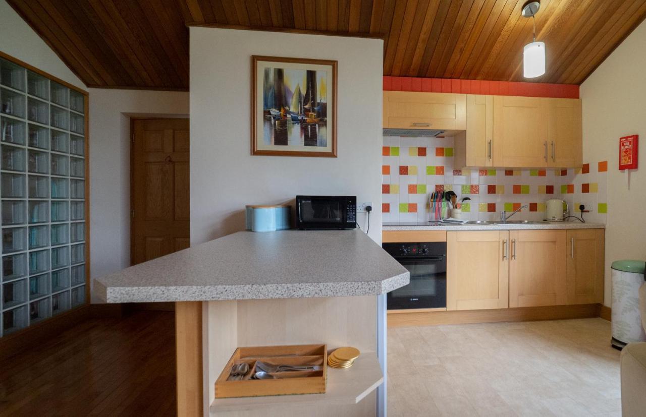 Surlingham Lodge Studio Large Family Cottage NWI Buitenkant foto