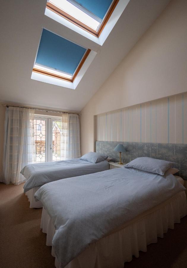 Surlingham Lodge Studio Large Family Cottage NWI Buitenkant foto