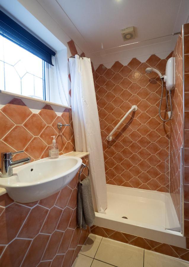 Surlingham Lodge Studio Large Family Cottage NWI Buitenkant foto