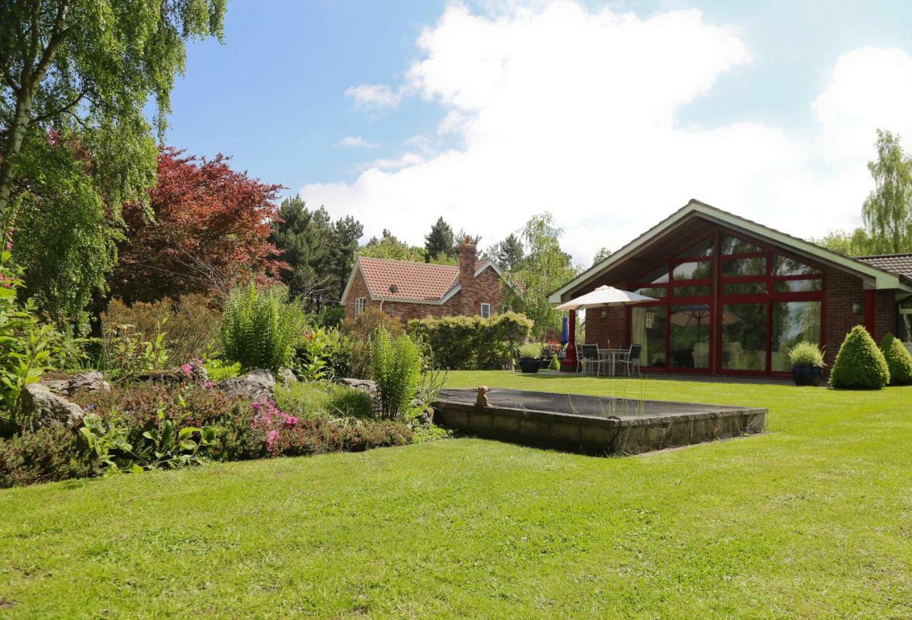 Surlingham Lodge Studio Large Family Cottage NWI Buitenkant foto